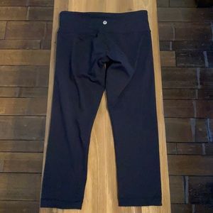lululemon Wunder Under Black Low Rise Crops Size 4